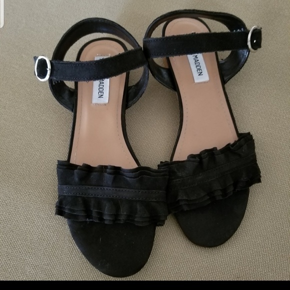 NWOT Steve Madden Brett Ruffle Suede Sandals - Picture 2 of 6